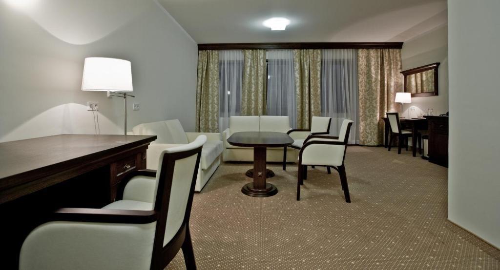 Hotel Crocus Закопане Екстериор снимка